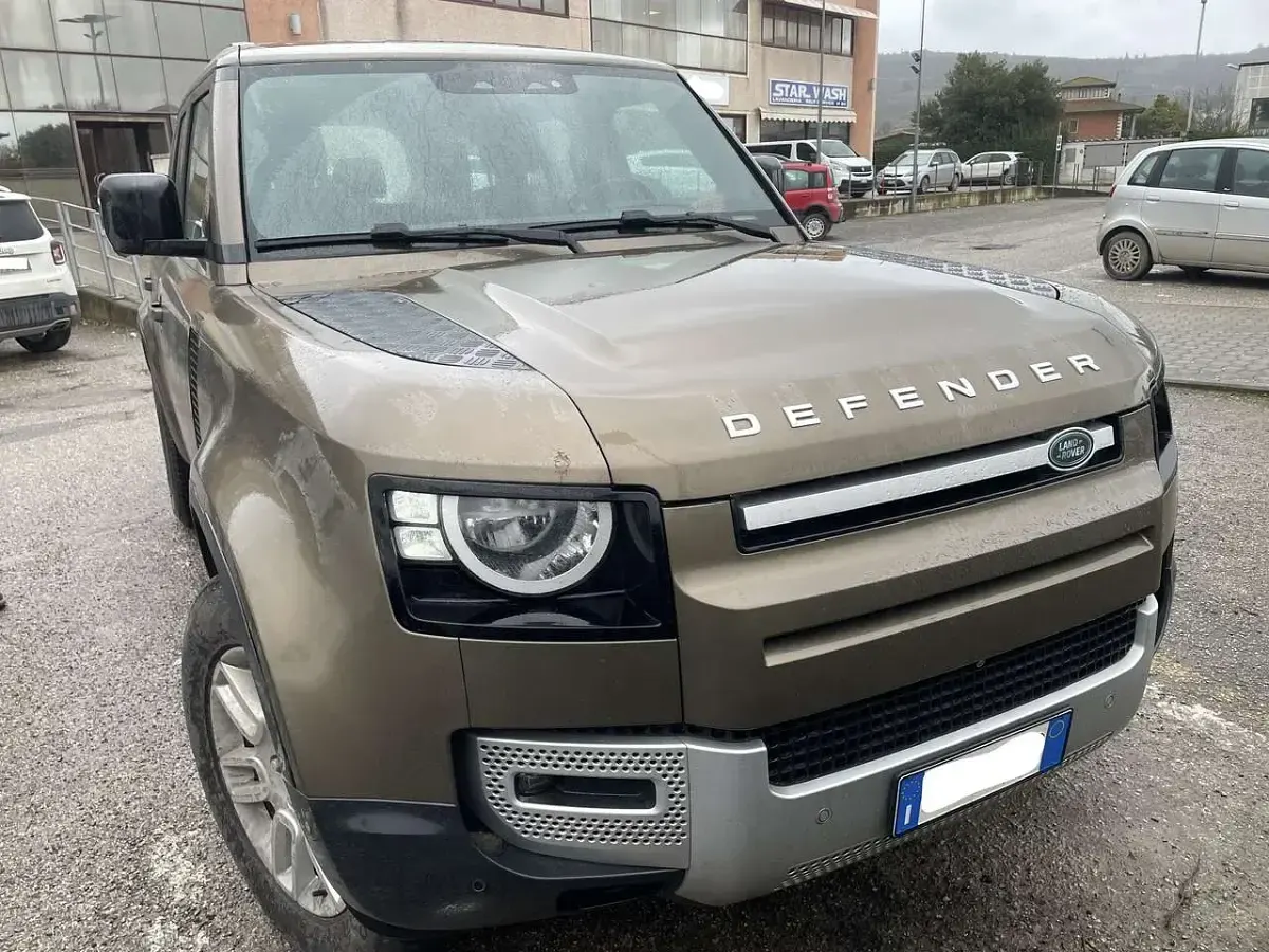 Usata Land Rover Defender S 200 CV (147 kW) 2021 Gondawa stone SUV