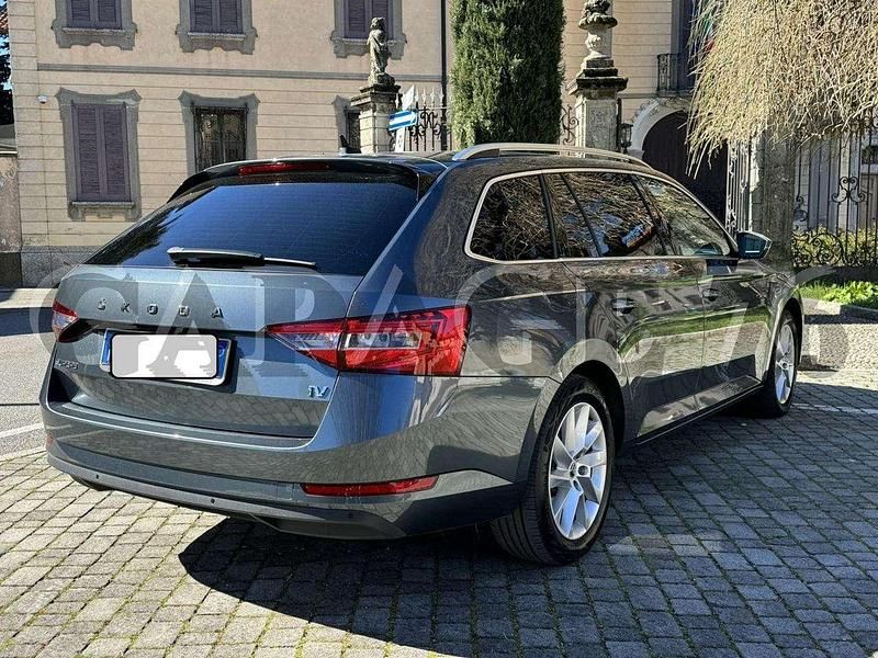 Usata Skoda Superb 156 CV (114 kW) 2021 Grigio scuro Station wagon