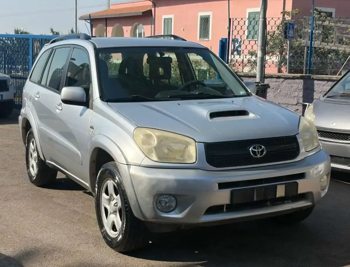 Usata Toyota RAV4 116 CV (85 kW) 2004 Grigio SUV