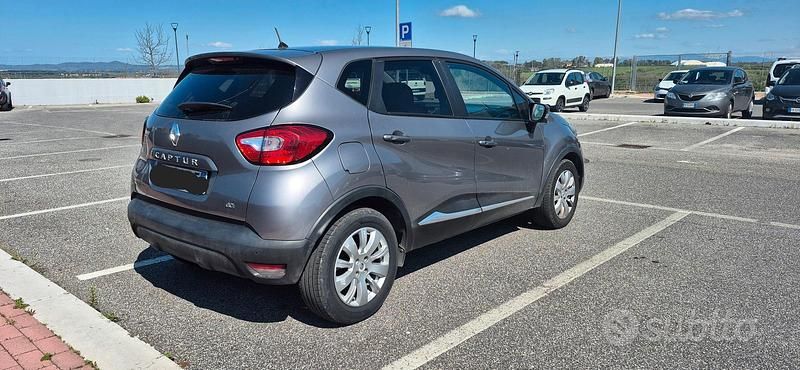 Usata Renault Captur 90 CV (66 kW) 2014 Grigio SUV