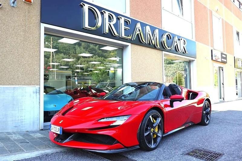 Usata Ferrari SF90 779 CV (572 kW) 2024 Rosso Cabrio