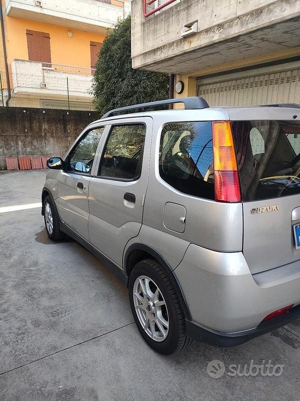 Usata Suzuki Ignis 70 CV (51 kW) 2005 Grigio Utilitaria