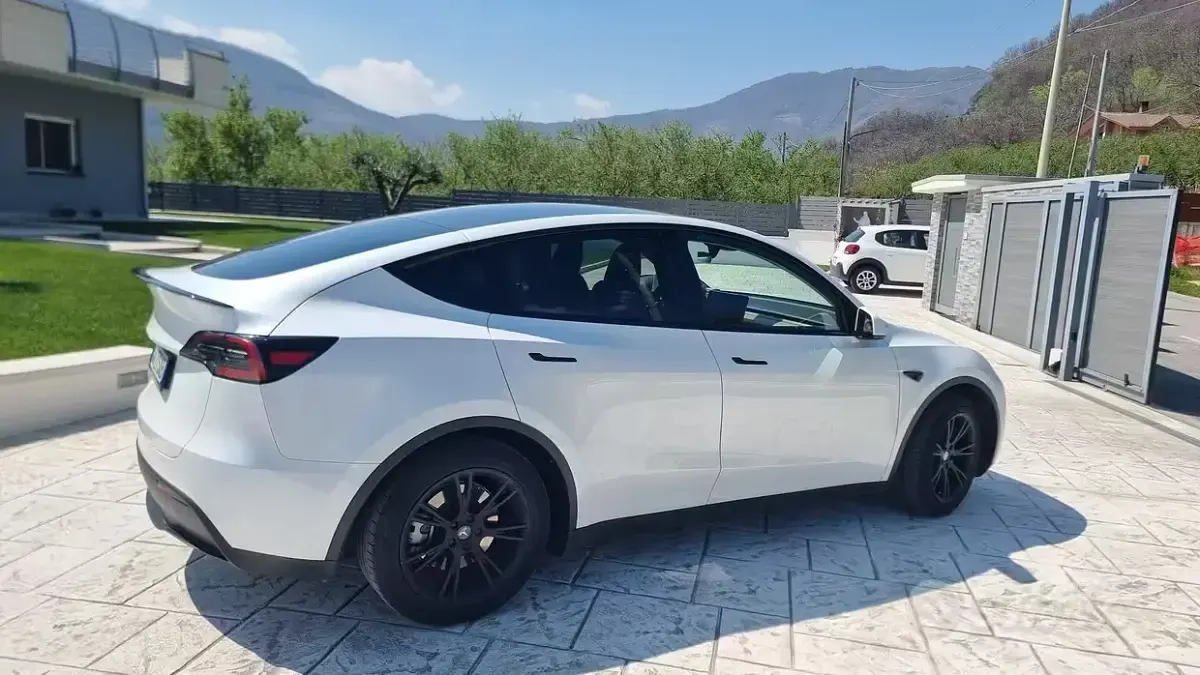 Usata Tesla Model Y 114 kW (155 CV) 2024 Bianco SUV