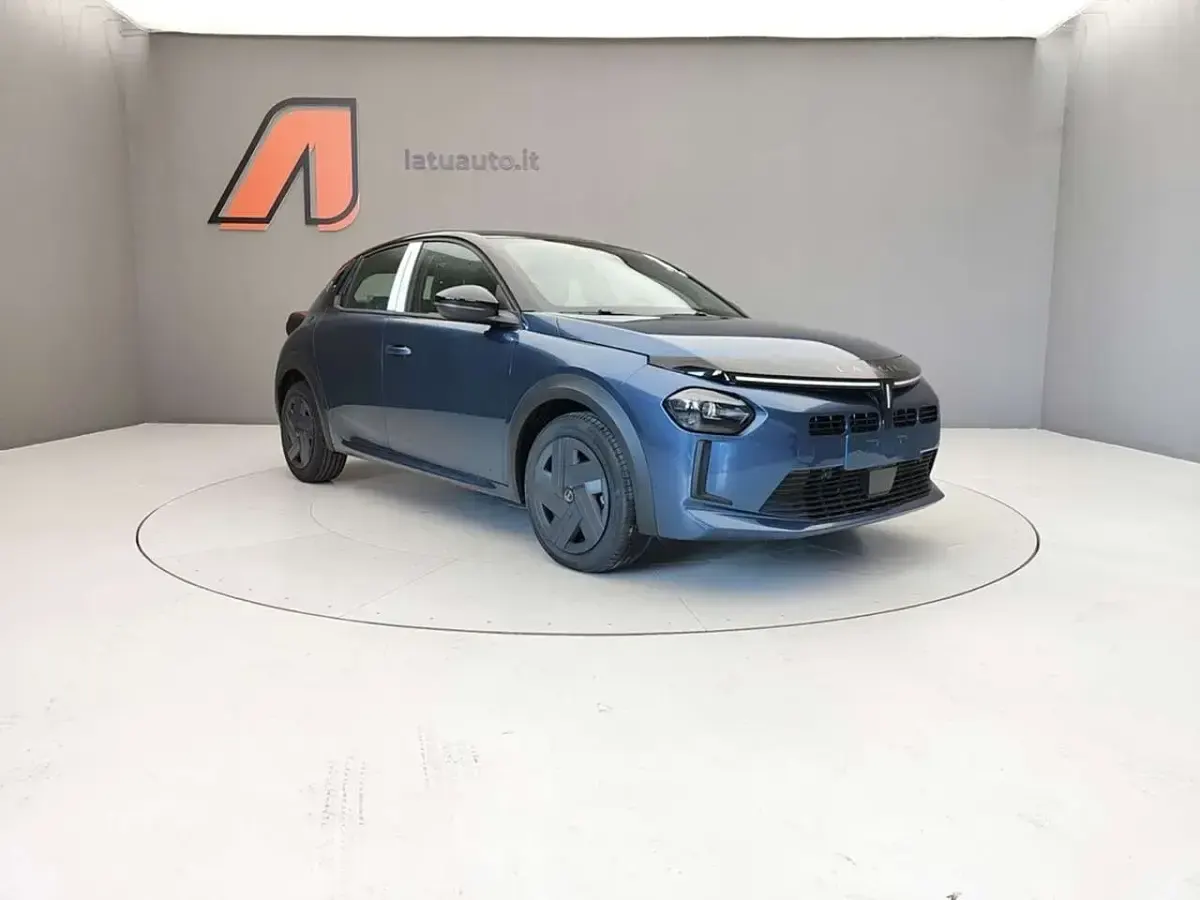 Nuova Lancia Ypsilon 101 CV (74 kW) 2026 Grigio Utilitaria