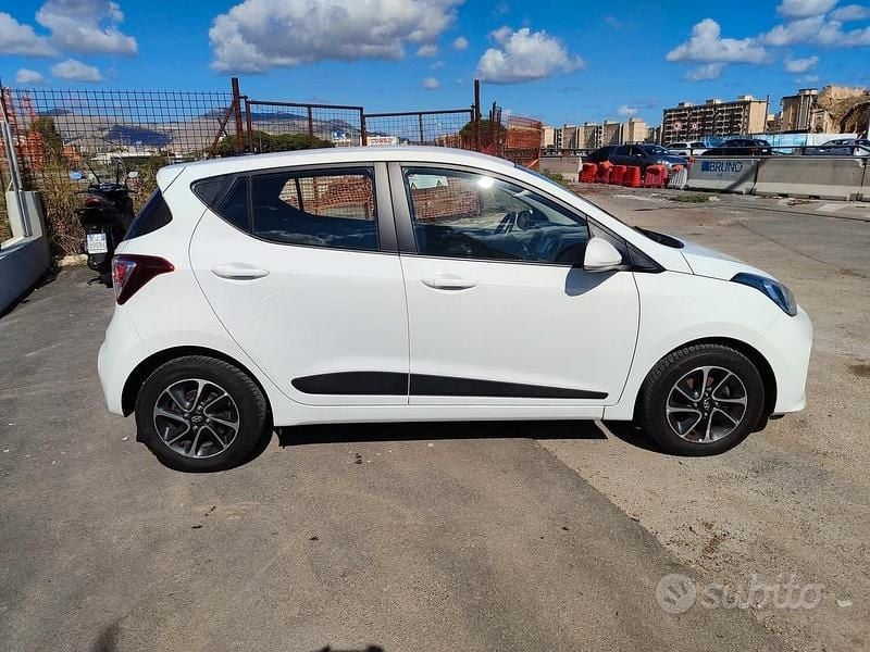 Usata Hyundai i10 Style 69 CV (50 kW) 2019 Bianco Utilitaria