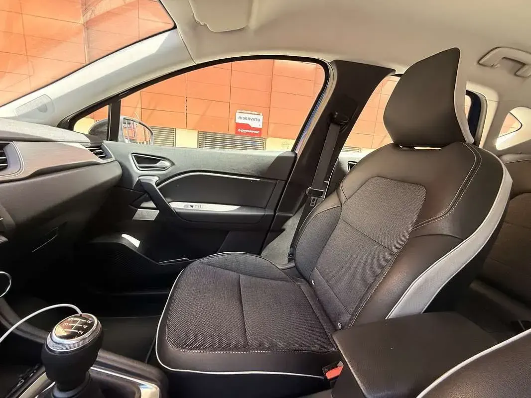 Usata Renault Captur Zen 101 CV (74 kW) 2020 Bluazzurro SUV