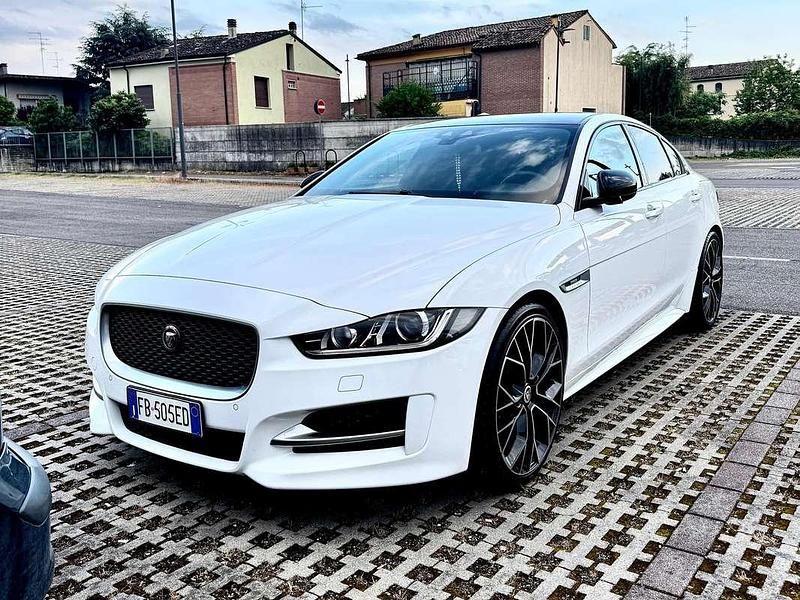 Usata Jaguar XE R-Sport 179 CV (131 kW) 2015 Bianco Berlina