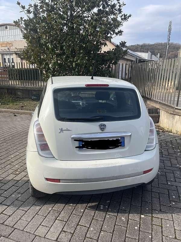 Usata Lancia Ypsilon 69 CV (50 kW) 2011 Bianco Utilitaria