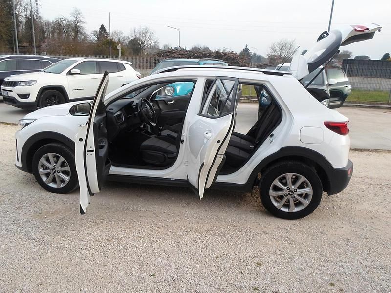 Usata Kia Stonic Style 84 CV (61 kW) 2022 Bianco SUV