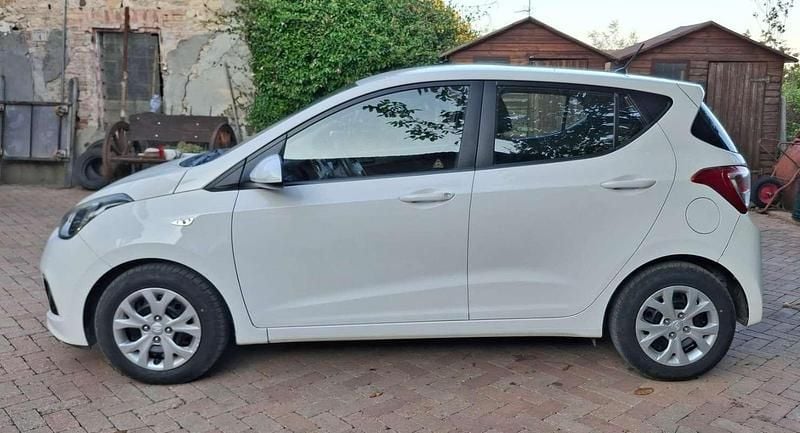 Usata Hyundai i10 Comfort 69 CV (50 kW) 2014 Bianco Utilitaria