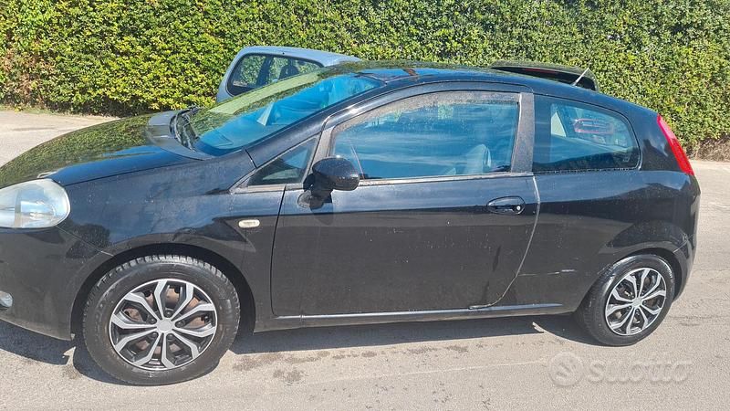 Usata 2006 Fiat Grande Punto Due volumi | 2500 € - Immagine 1/2