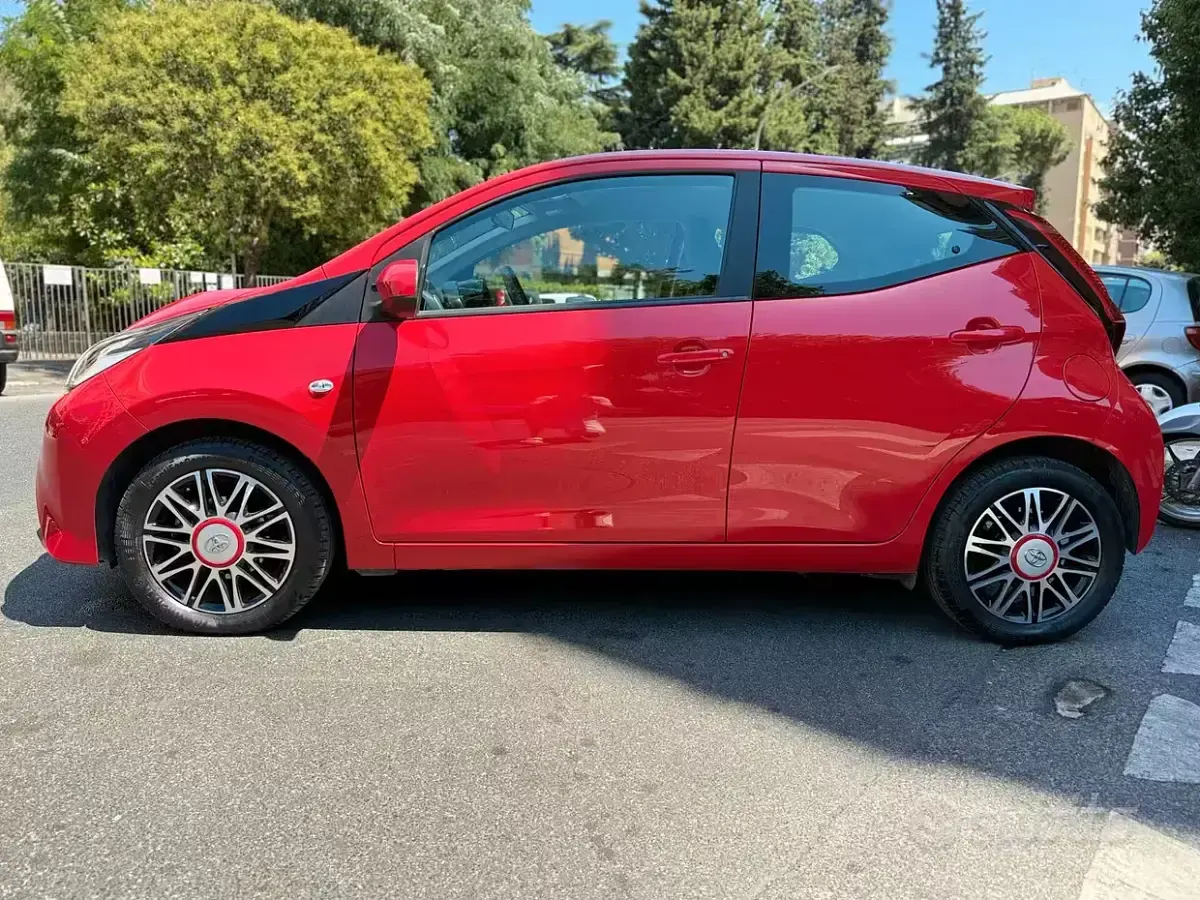 Usata Toyota Aygo 72 CV (52 kW) 2021 Rosso Utilitaria