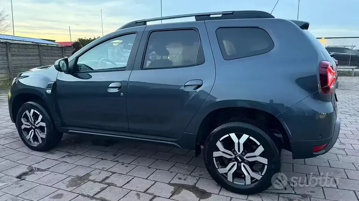 Usata Dacia Duster 101 CV (74 kW) 2023 Grigio SUV