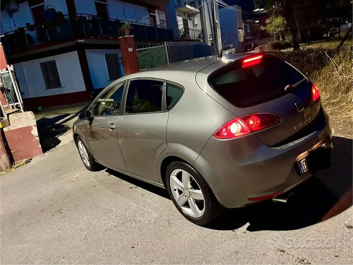 Gebraucht Seat Leon 105 PS (77 kW) 2009 Grau Kleinwagen