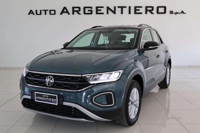 Usata VW T-Roc Life 150 CV (110 kW) 2025 Petroleum blue met SUV