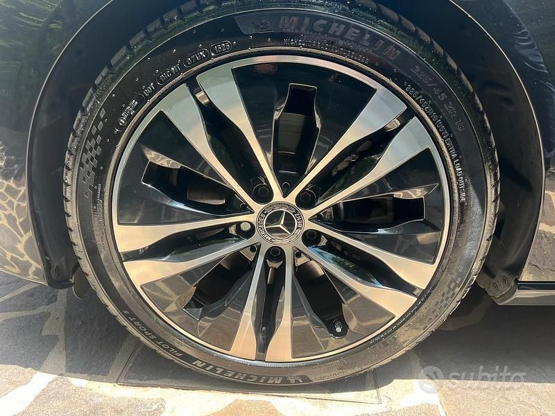 Usata Mercedes C220 200 CV (147 kW) 2022 Nero Berlina