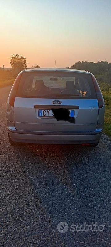 Usata Ford Focus 90 CV (66 kW) 2005 Grigio Station wagon