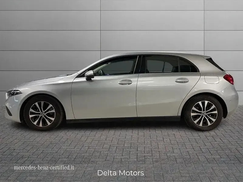 Usata Mercedes A180 Advanced 116 CV (85 kW) 2025 Argento high tech Utilitaria