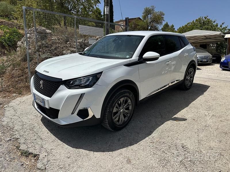 Usata Peugeot 2008 Allure 102 CV (75 kW) 2020 Bianco SUV