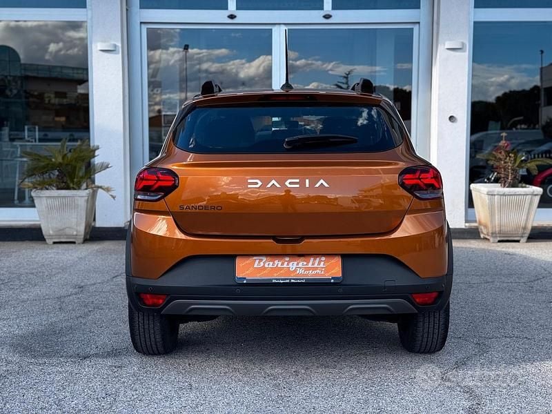 Usata Dacia Sandero Expression 100 CV (73 kW) 2023 Marrone Berlina