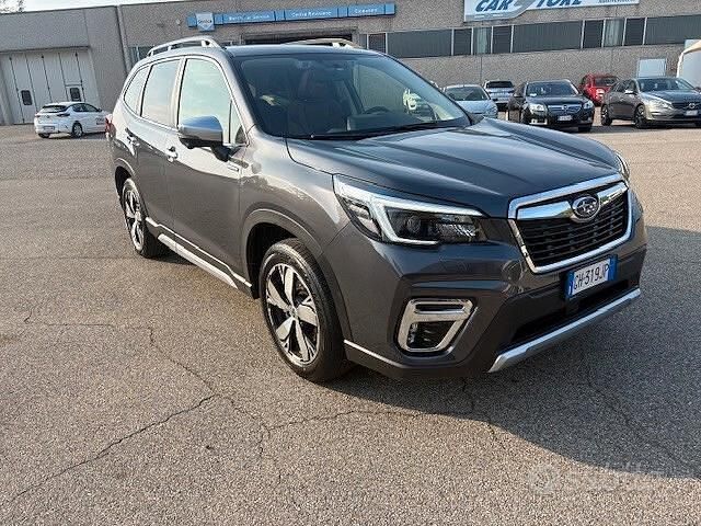 Usata Subaru Forester Premium 150 CV (110 kW) 2022 Grigio SUV