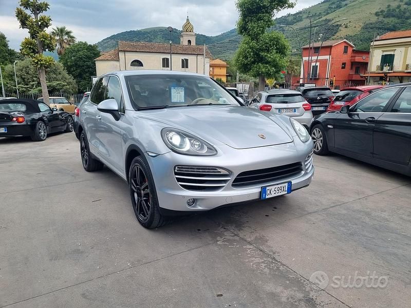 Usata Porsche Cayenne 240 CV (176 kW) 2011 Grigio SUV