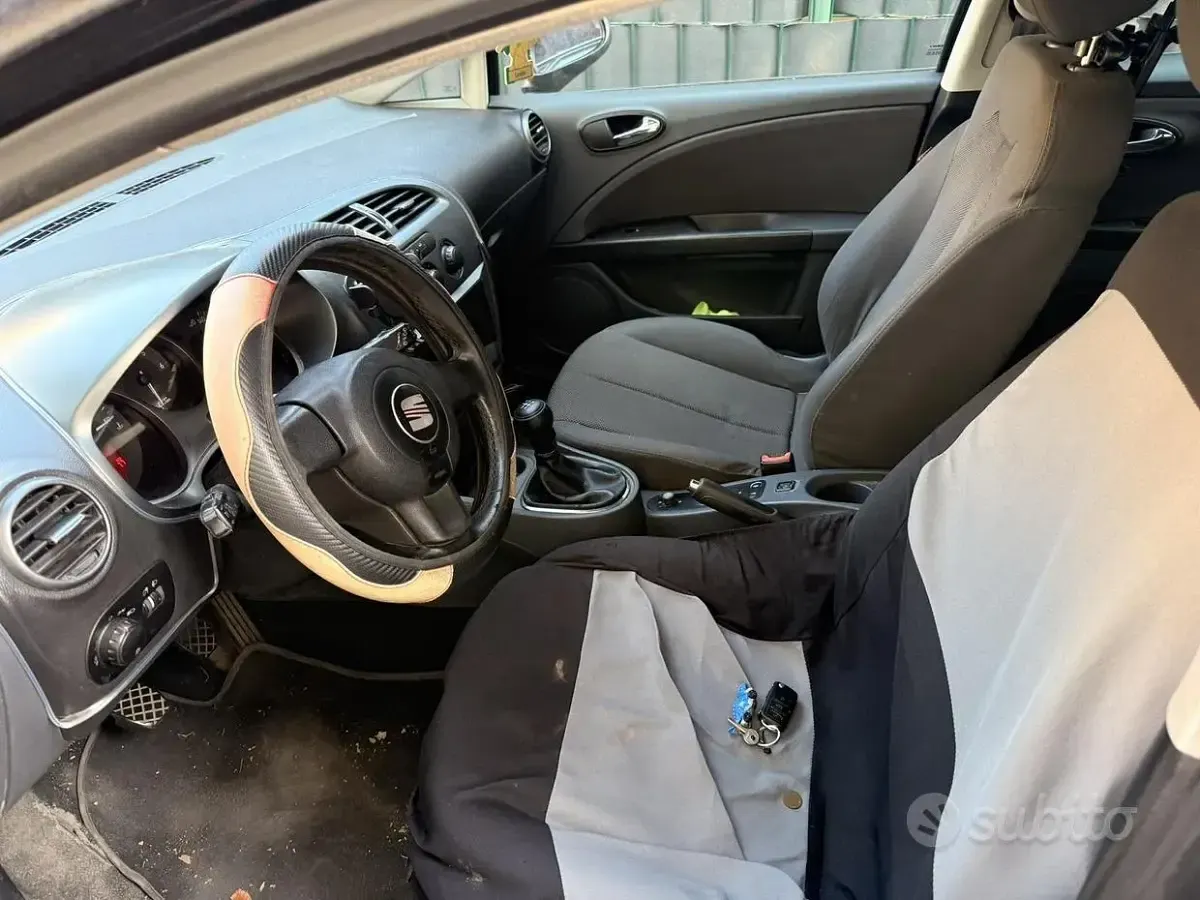 Usata Seat Leon 105 CV (77 kW) 2007 Nero Utilitaria
