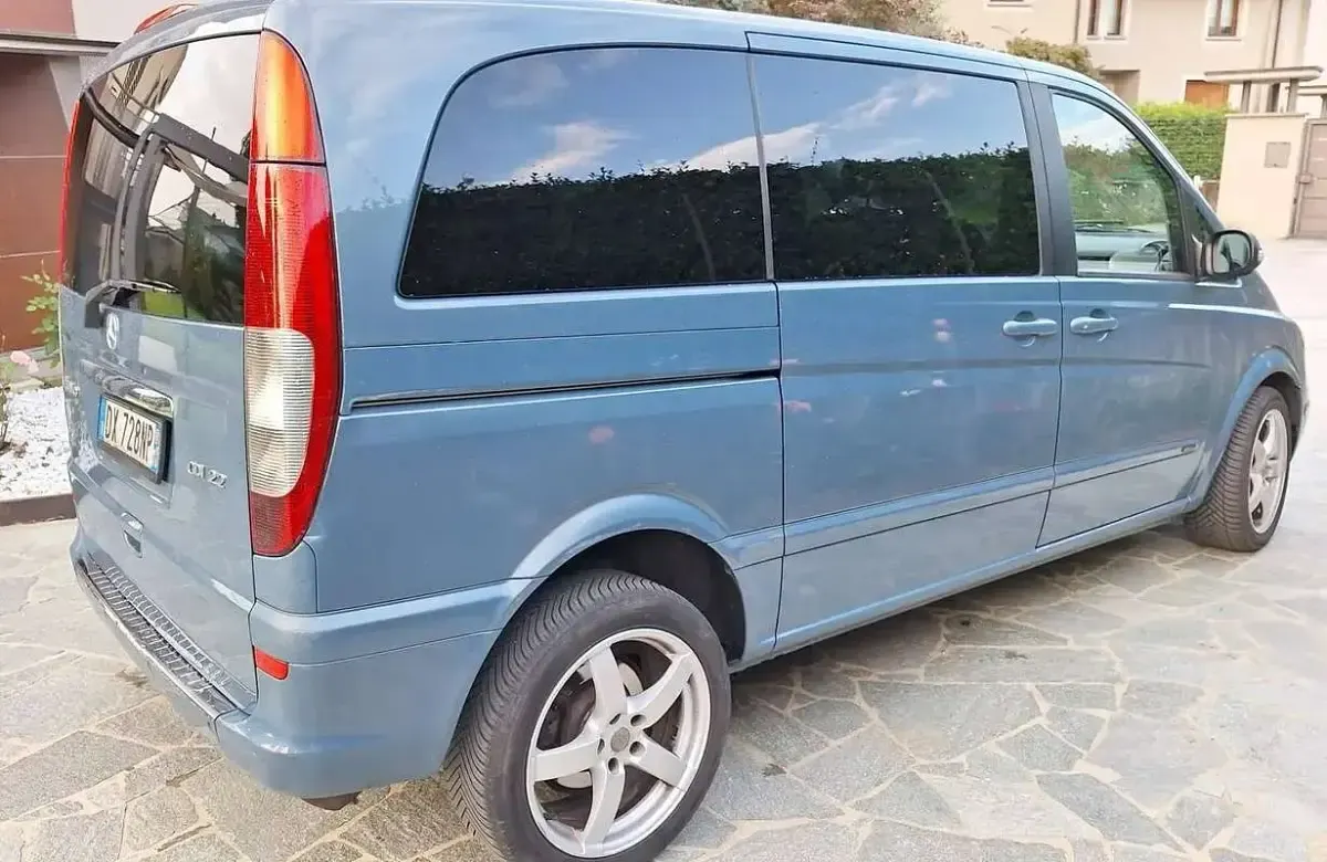 Begagnad Mercedes Viano 150 HK (110 kW) 2009 Blå Minibuss