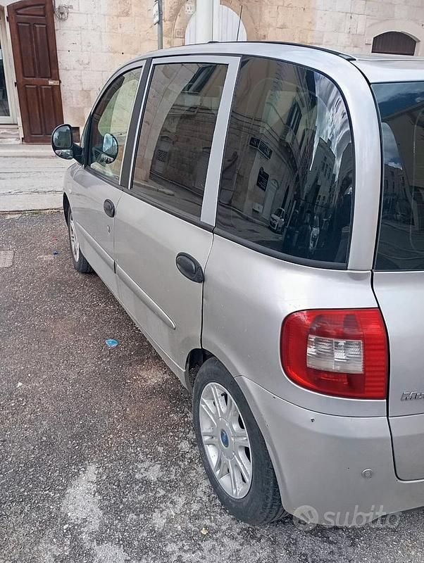 Usata Fiat Multipla 120 CV (88 kW) 2005 Grigio Monovolume
