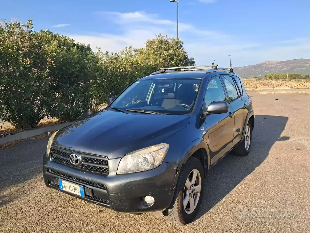 Usata Toyota RAV4 177 CV (130 kW) 2007 Grigio SUV