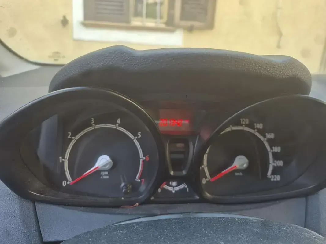 Usata Ford Fiesta 60 CV (44 kW) 2012 Berlina