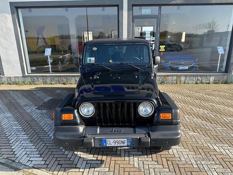 Usado Jeep Wrangler Sport 143 HP (105 kW) 2004 Preto SUV