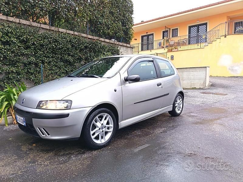 Usata Fiat Punto 80 CV (58 kW) 2002 Utilitaria