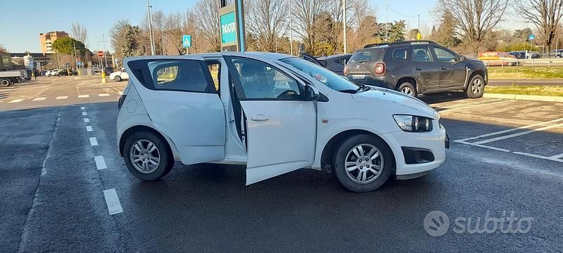 Usata Chevrolet Aveo 86 CV (63 kW) 2012 Bianco Berlina