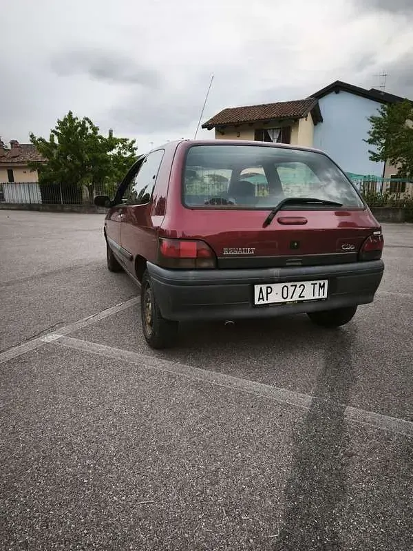 Usata Renault Clio 58 CV (42 kW) 1997 Rosso Utilitaria