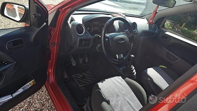 Usata Ford Fiesta 53 CV (38 kW) 2007 Utilitaria