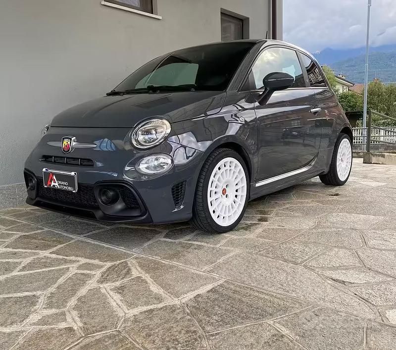 Usata Abarth 595 145 CV (106 kW) 2017 Gray Utilitaria