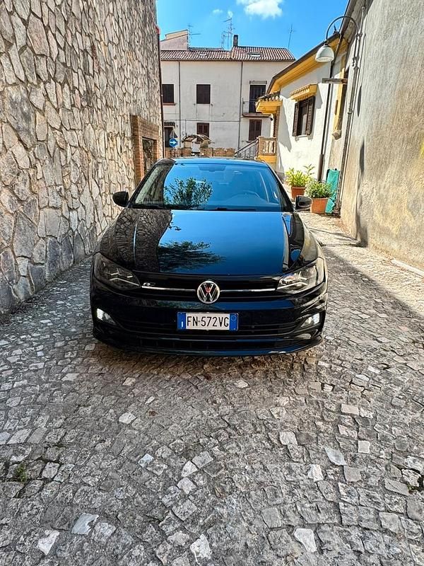Usata VW Polo R-line 90 CV (66 kW) 2018 Nero Utilitaria