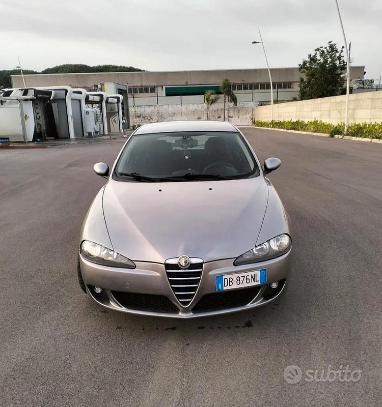 Usata Alfa Romeo 147 150 CV (110 kW) 2006 Grigio Utilitaria