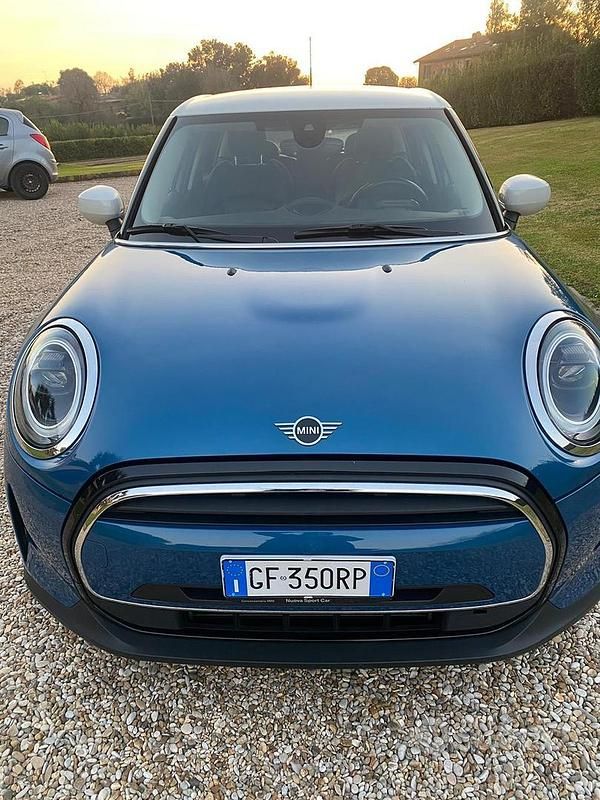 Begagnad Mini ONE Classic 75 HK (55 kW) 2021 Blå Halvkombi