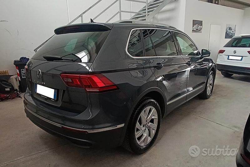Usata VW Tiguan Life 122 CV (89 kW) 2023 Grigio SUV
