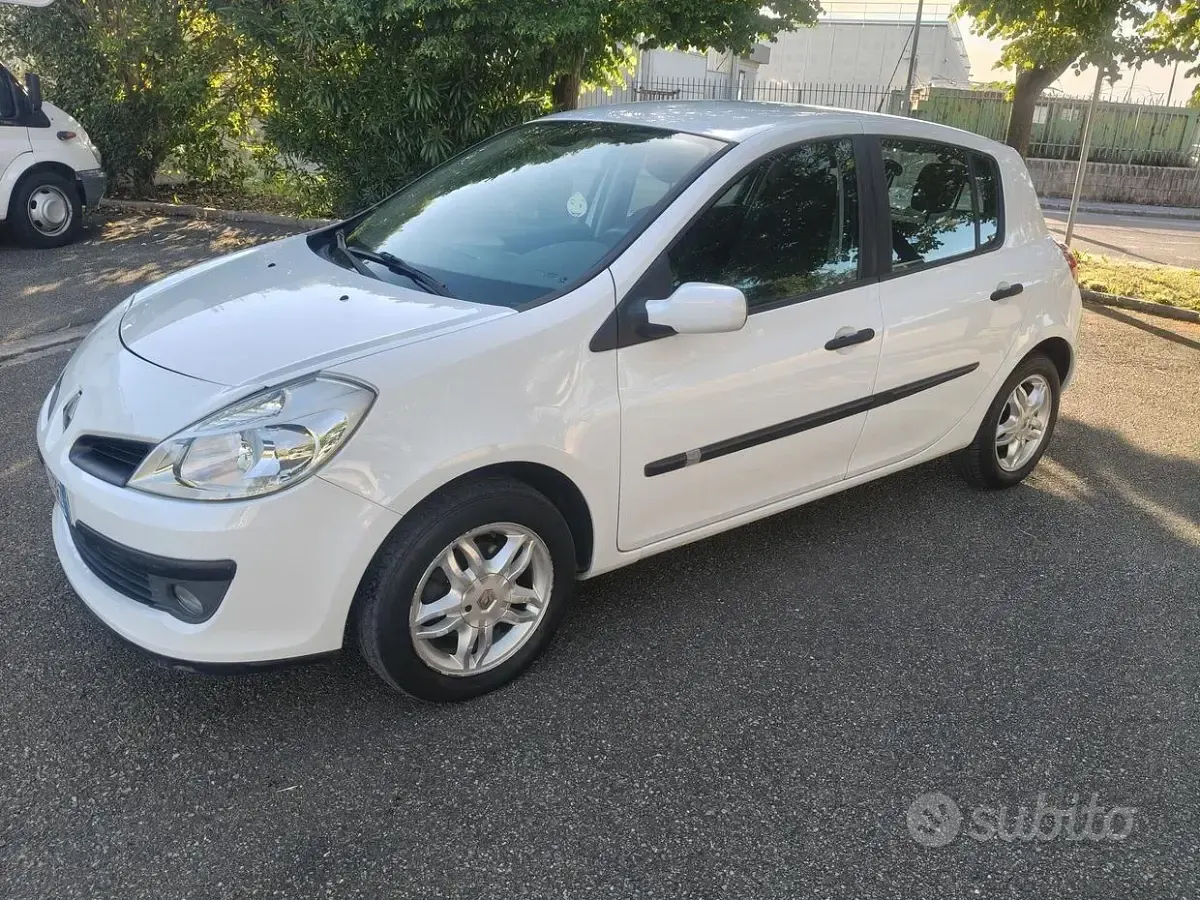 Usata Renault Clio II 111 CV (81 kW) 2006 Bianco Berlina
