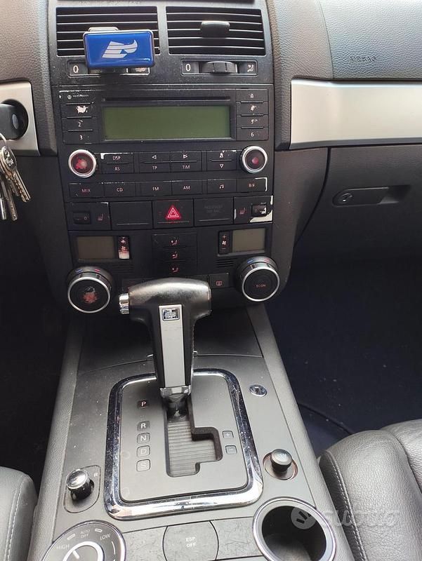 Usata VW Touareg R 174 CV (127 kW) 2005 Grigio SUV