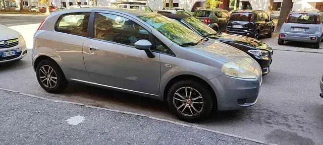 Usata Fiat Grande Punto Dynamic 65 CV (47 kW) 2006 Utilitaria