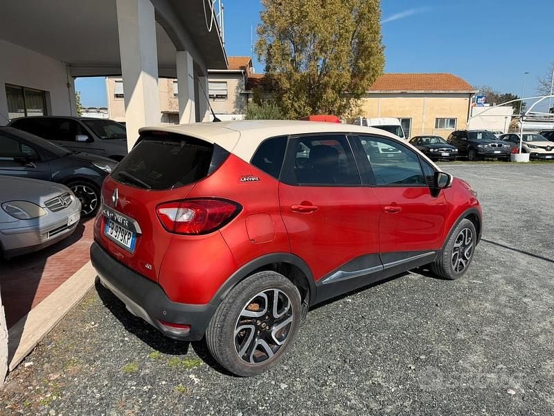 Usata Renault Captur 90 CV (66 kW) 2016 Rosso SUV