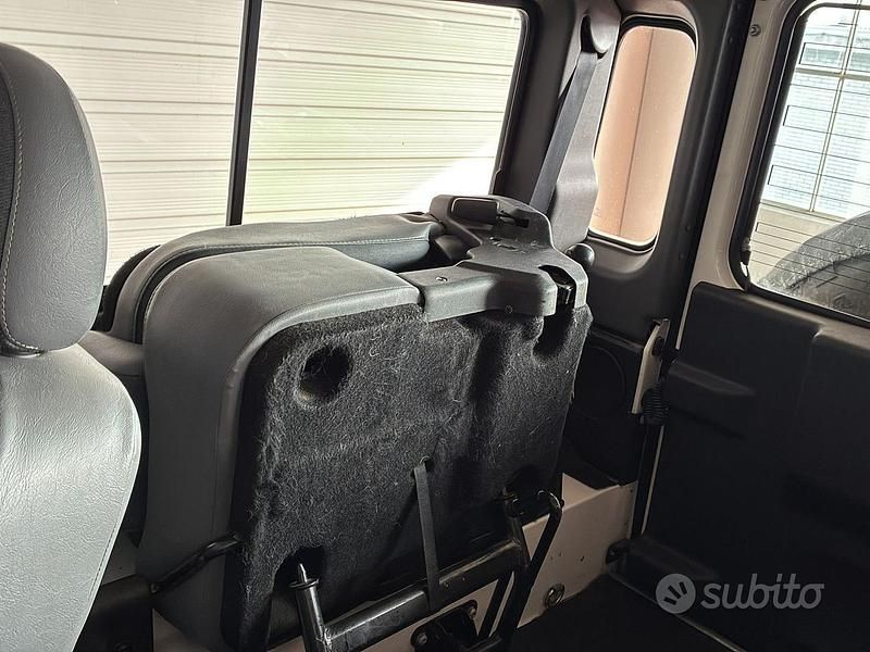 Usata Land Rover Defender SE 122 CV (89 kW) 2009 Bianco Station wagon