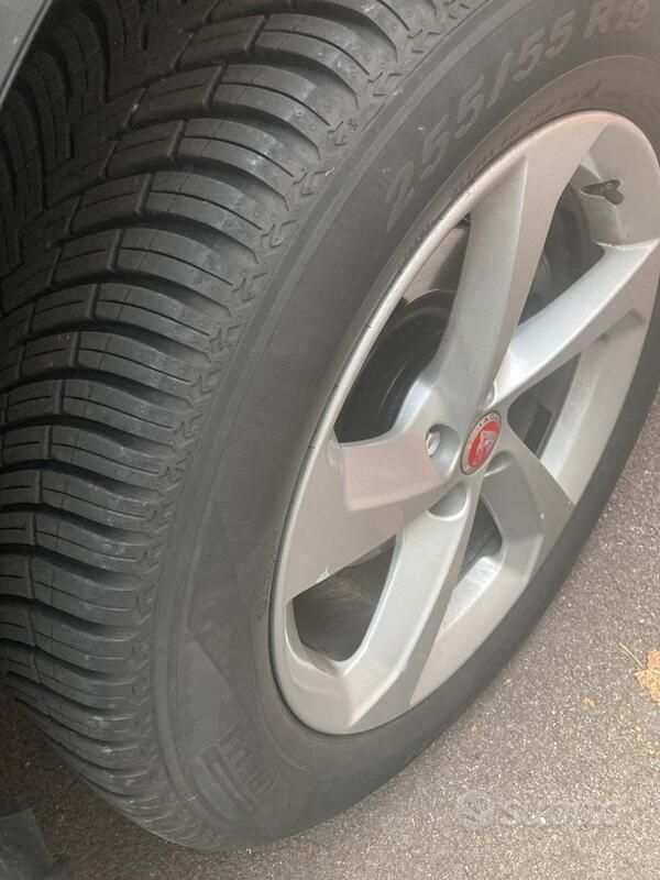 Usata Jaguar F-Pace Pure 180 CV (132 kW) 2019 Nero SUV