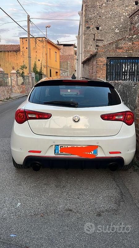 Usata Alfa Romeo Giulietta 150 CV (110 kW) 2014 Bianco Utilitaria