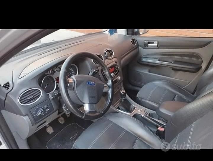 Usata Ford Focus Style 110 CV (80 kW) 2008 Grigio Station wagon