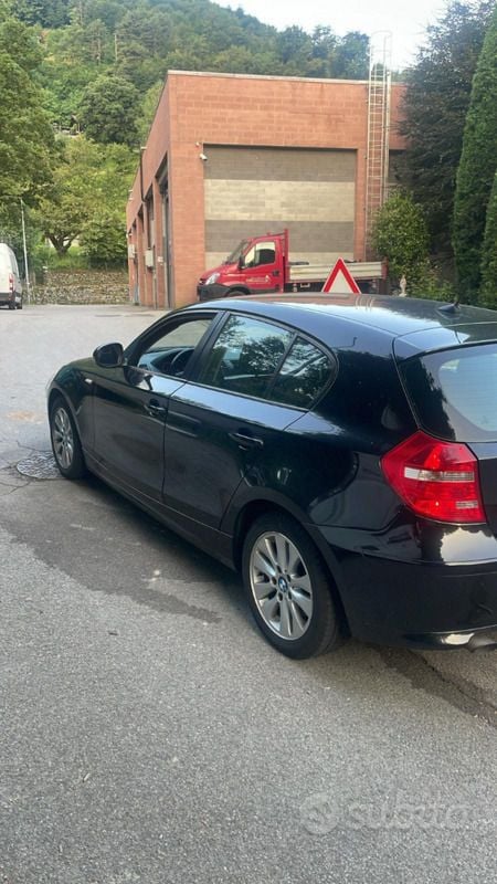Usata BMW 118 2011 Blu Utilitaria